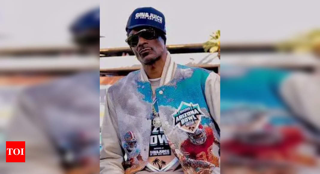 Snoop Dogg gives out free clothes at his store to victims of LA wildfires