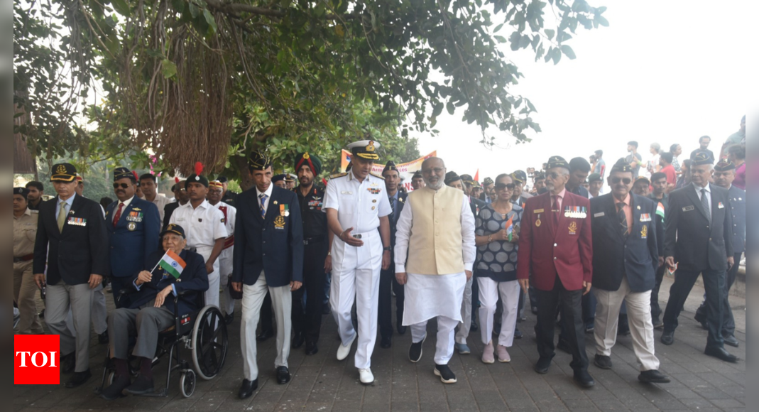 The Mumbai Salute: Over 500 veterans participate in parade as city honours heroes