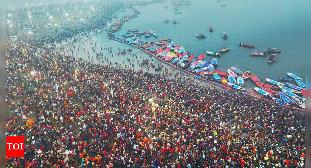 'Mera Bharat Mahaan': Foreigners brave biting cold at Maha Kumbh 2025