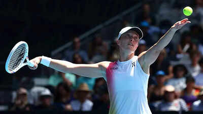 Australian Open 2025: Iga Swiatek battles past Katerina Siniakova to reach second round