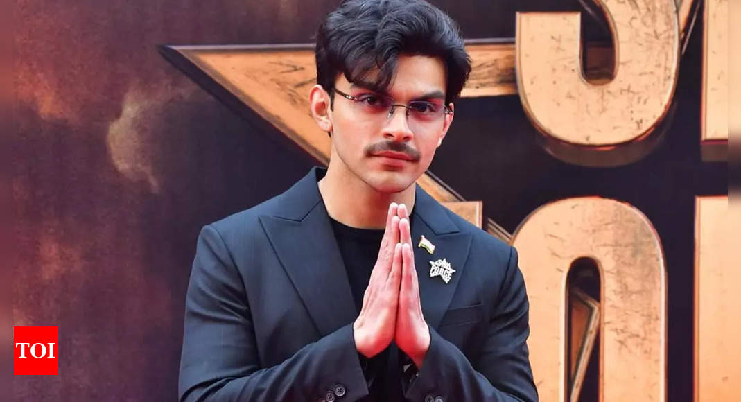 Janhvi Kapoor gets teary-eyed as Shikhar Pahariya's brother Veer makes a heartfelt gesture ahead of his Sky Force debut