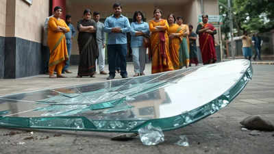 2 students injured after glass panel collapses in Kolkata school building