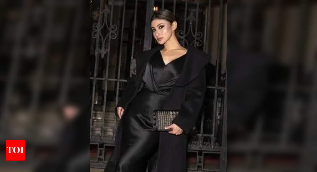 Mouni Roy wraps up the shoot of 'Salakaar'