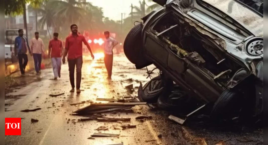 3 kids die, 1 critical as truck overturns on them | Bareilly News - The ...
