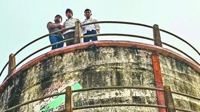 Slain sarpanch’s brother climbs up water tank; demands murder charges against Valmik Karad