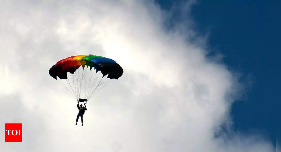 WATCH: Daring Indian skydiver unfurls Maha Kumbh flag 13,000 feet above Bangkok