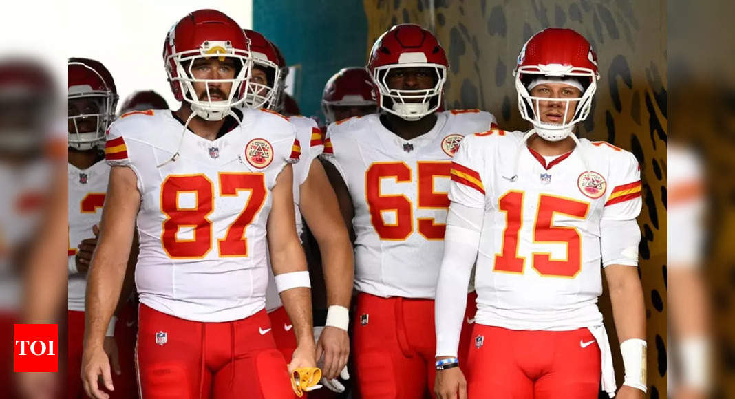 “Heart of a champion”: Patrick Mahomes is all praises for his teammate Travis Kelce as they gear up for their next NFL Divisional Round