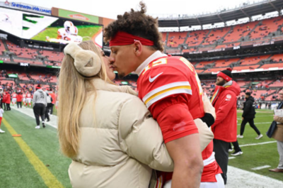 Patrick Mahomes’ newest family member honored with “Golden” lights at the KC Union Station