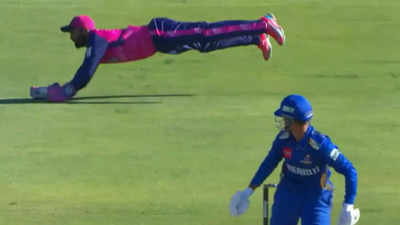 One-handed stunner! 39-yo Dinesh Karthik lights up SA20 with glovework for Paarl Royals. Watch