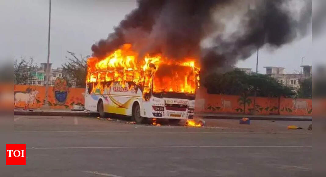 Bus with Maha Kumbh pilgrims catches fire in Vrindavan, 1 dies ...