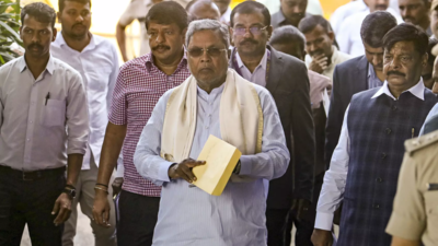 Karnataka chief minister Siddaramaiah's aide wants DKS removed as PCC chief