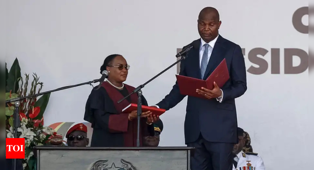 Mozambique: Daniel Chapo inaugurated after disputed election