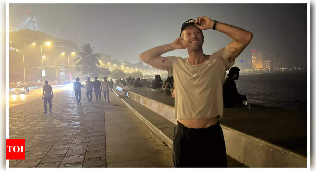 Coldplay's Chris Martin poses for photos on busy Marne Drive ahead of Mumbai concert; says 'We are so happy and grateful to be here in India'