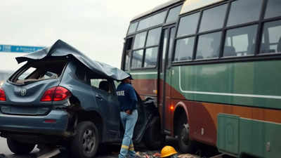 9 dead after car crashes into bus on Nashik-Pune highway