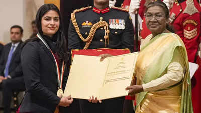 Watch: Olympic medallist Manu Bhaker honoured with Major Dhyan Chand Khel Ratna Award at Rashtrapati Bhawan