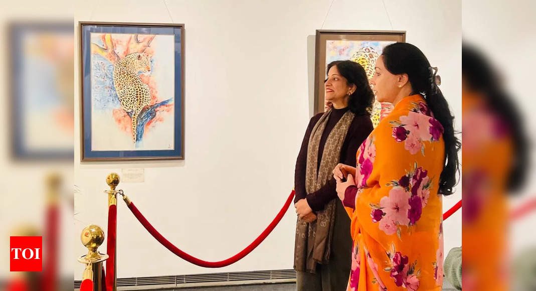 Art exhibition ‘Vibrant Hues’ brings facets of life alive on canvas