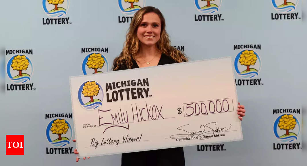 Woman wins $500,000 lottery after her dad trades the ticket for a flashlight