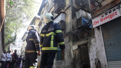 Fire engulfs third floor of Patel Mansion in Mumbai's Grant Road