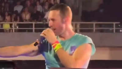 Chris Martin impresses Mumbai fans with Hindi, reads fan's sign aloud shouting 'Jai Shri Ram' at Coldplay concert: Watch videos