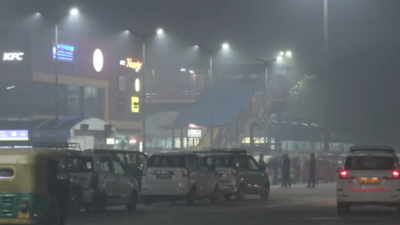 Fog disrupts Delhi: Over 41 trains delayed amid cold wave