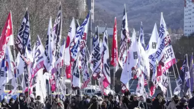 Protesters storm S Korea court after president's detention extended