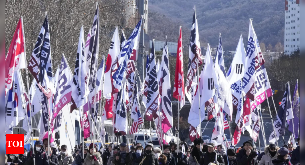 Protesters storm S Korea court after president’s detention extended – The Times of India