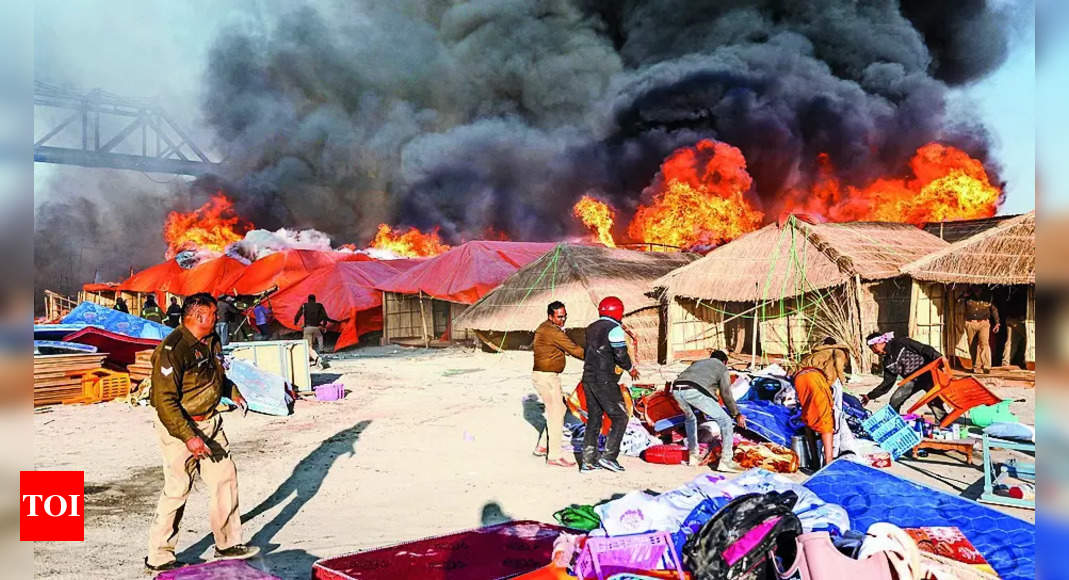 Tents & huts gutted after LPG blasts at Kumbh, PM dials Yogi