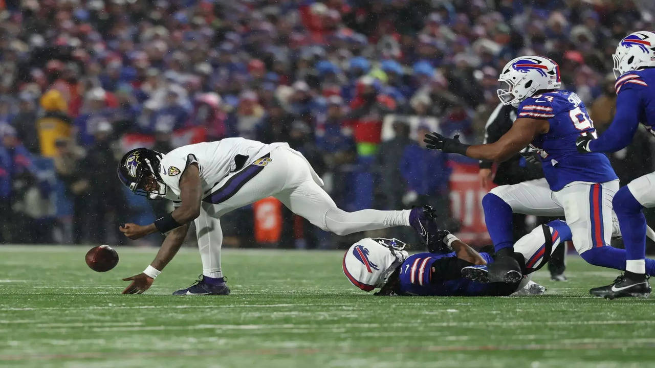 Refs are so cheating”: CBS analyst Tony Romo blasted the refs for penalty decision handed to the Buffalo Bills vs the Baltimore Ravens | NFL News - The Times of India