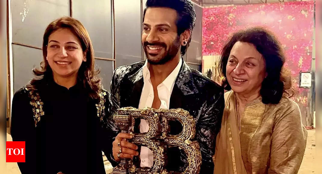 Bigg Boss 18: Karan Veer Mehra shares heartwarming pic with mom and sister post-winning the show; see post