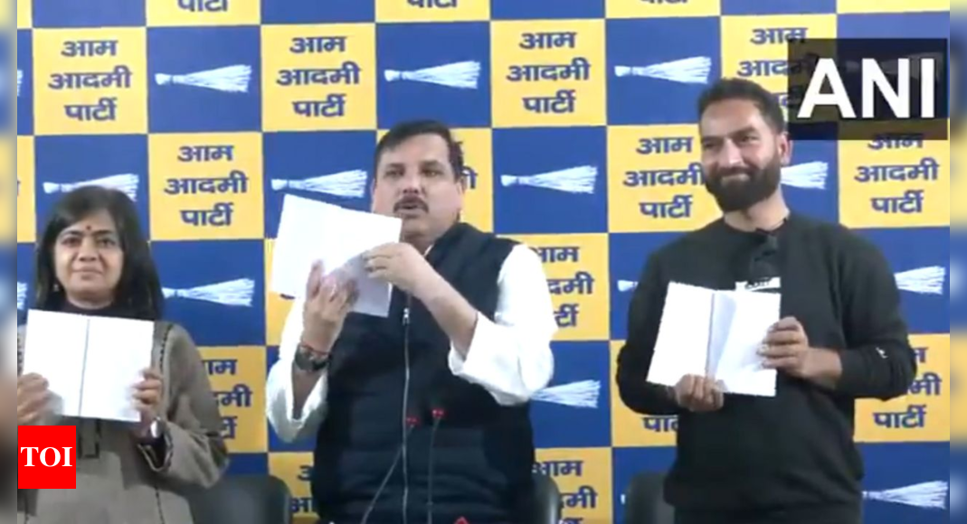 Delhi polls: AAP takes dig at BJP, launches blank book on saffron party's 'achievements'