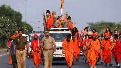 Maha Kumbh 2025: Sadhus make a grand entry in luxury cars