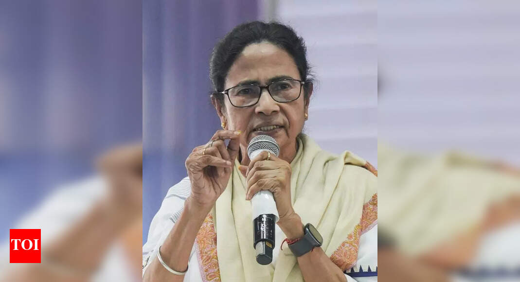 Mamata meets slain Malda TMC neta’s widow, vows justice | Kolkata News ...