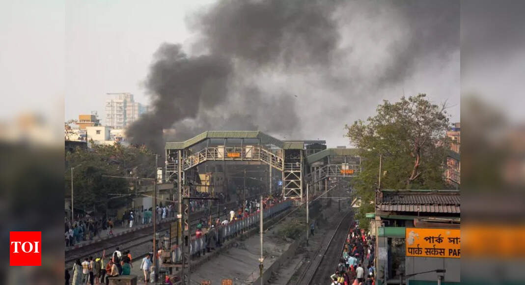 Fire at copper wire factory hits rail and road traffic near Park Circus ...