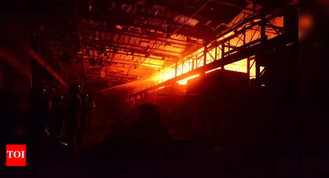 Massive fire engulfs abandoned warehouse at Burn Standard factory in ...