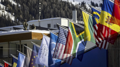 Davos: Young people put pressure on WEF's rich and powerful