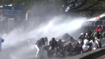 Water cannon used as Youth Congress protest against Palakkad distillery licence nod