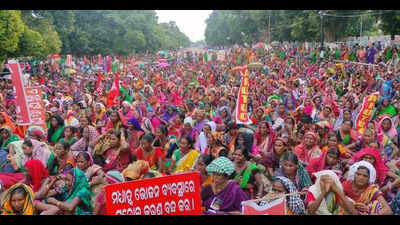 Monthly Pay Hike for MDM Cooks in State