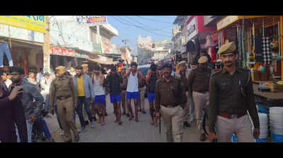Firing accused apologise publicly amid cop presence