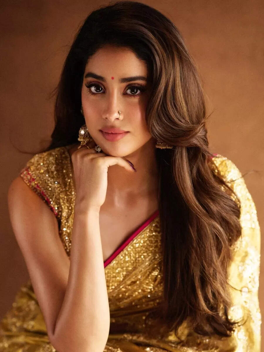 Stunning Bollywood Divas In Sizzling Ethnic Ensembles