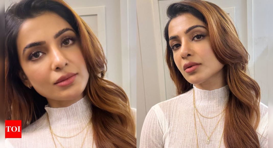 Samantha Ruth Prabhu melts hearts as she clicks selfies with fans at the Mumbai airport