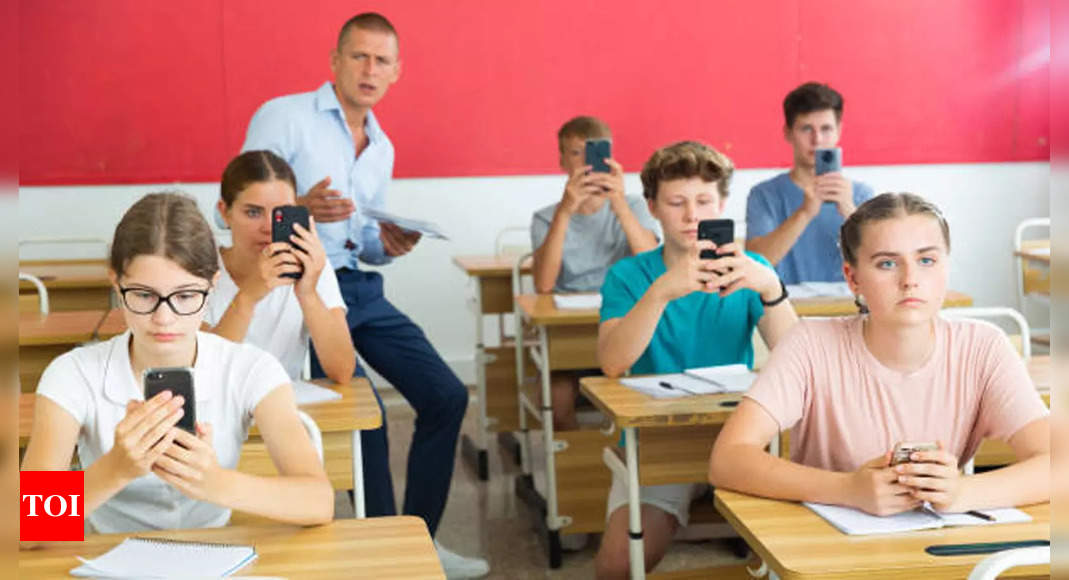 New York governor proposes statewide school cellphone ban starting next fall to boost focus and mental health - The Times of India