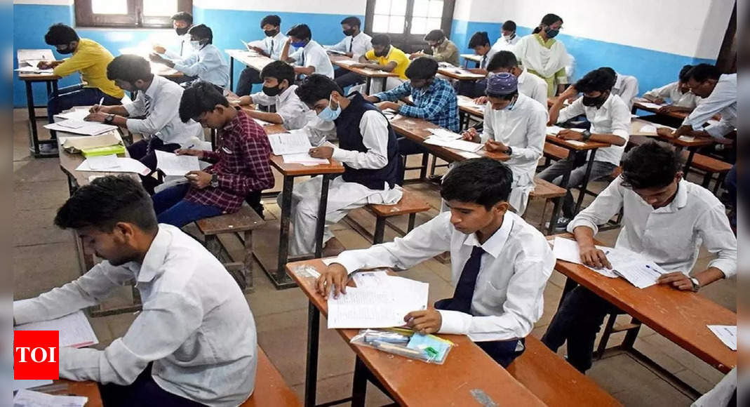 Maharashtra class 12 students take pledge for 'copy-free' board exams - The Times of India