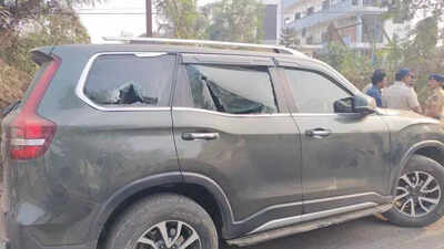 3 fired at, 5 stabbed and assaulted in police presence, over land tiff in Maharashtra