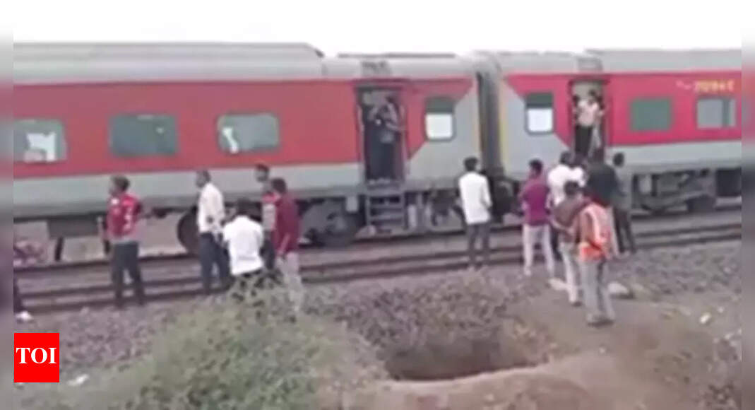 'Pantry car tea seller triggered rumour of fire': Pawar on Jalgaon train tragedy