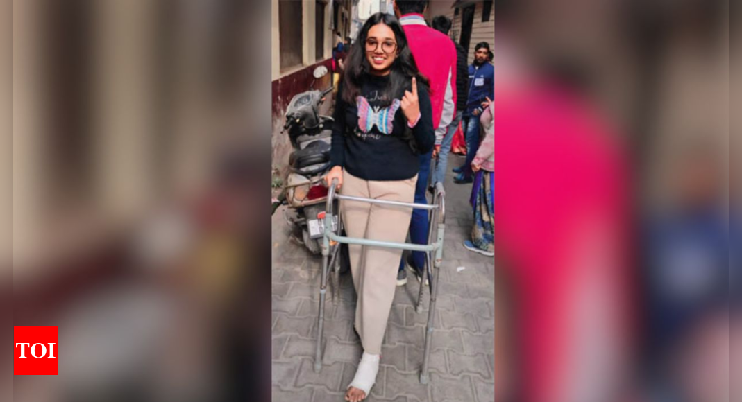 Uttarakhand civic polls: 19-year-old Suhani casts vote despite fractured leg, inspires voters