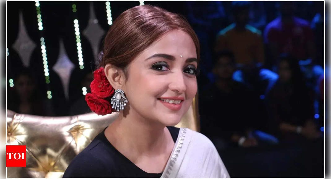 Monali Thakur addresses health rumors; Says, 'I was not hospitalized'