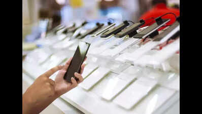 Mobiles worth 2cr missing, outlet head main suspect