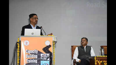 Methods to reduce deaths in road accidents discussed at police-transport dept workshop