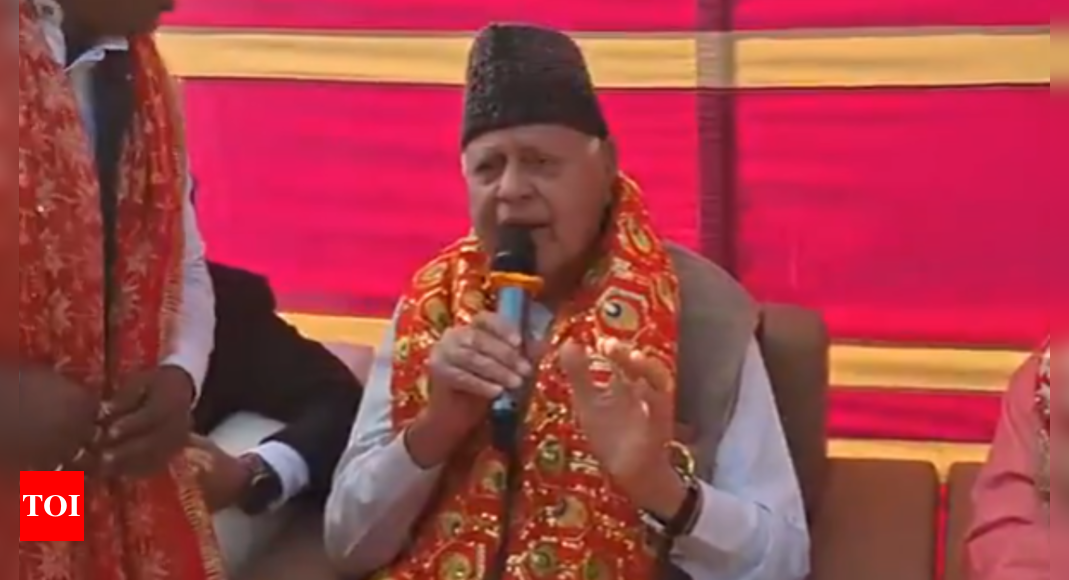 Watch: Farooq Abdullah joins in singing 'Sherawaliye' bhajan at Katra