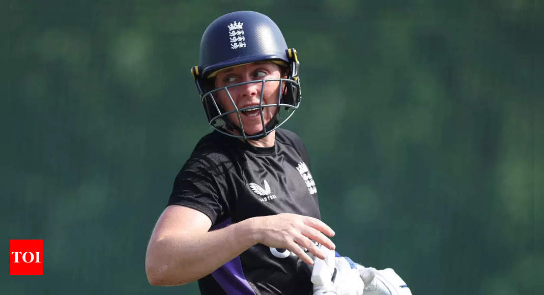 England captain throws bat, refuses to shake hands with umpire